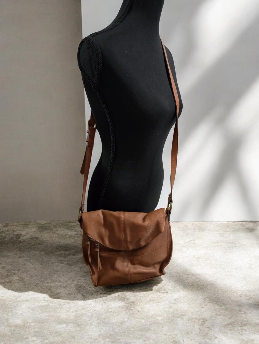 Everyday  Faux Leather Crossbody Bag in Brown EUC